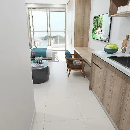 Breathtaking Ocean Front Beach Condo In Rodadero Beach